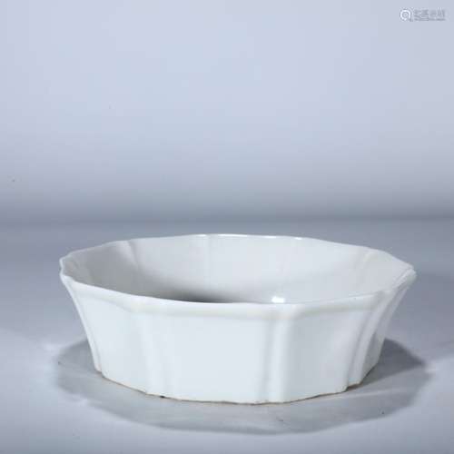 Sweet white glaze eight side to wash.Size 5 19 cm wide