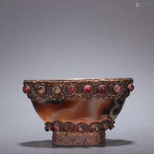 - silver and gold with precious stones agate cup.Size: 6 cm ...