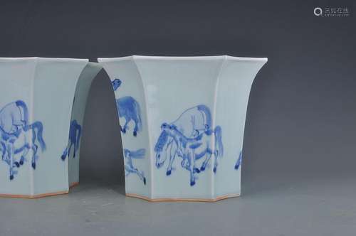 Blue and white eight steed flowerpot 19 * 25 cm,