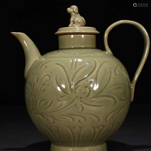 The five dynasties and the secret color the kiln carved ewer...