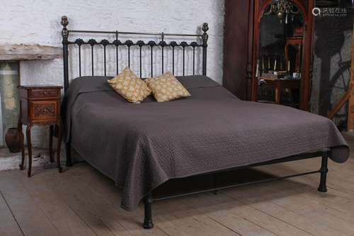 Very Handsome 6ft Classic Victorian No End Bed