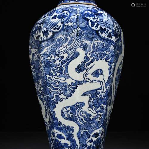 Blue and white sculpture seawater white dragon grain eight F...