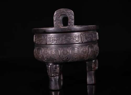 Red sandalwood incense burner with three legs.The diameter s...