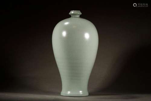 I0037, old hide your kiln plum bottleSize 32.5 x 15 cm