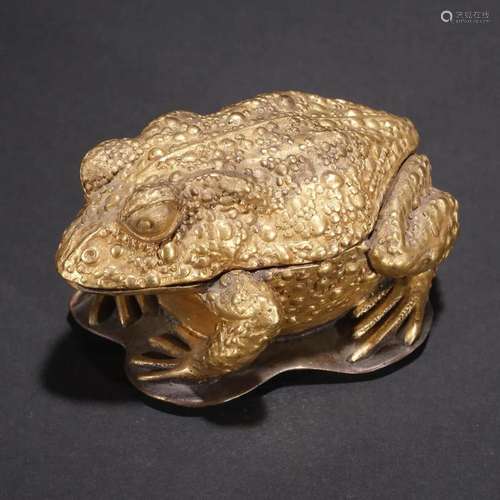 A Delicate Gilt-bronze Golden Toad Censer Ornament