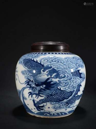 A Fine Blue anad White Dragon Pattern Jar With Cover