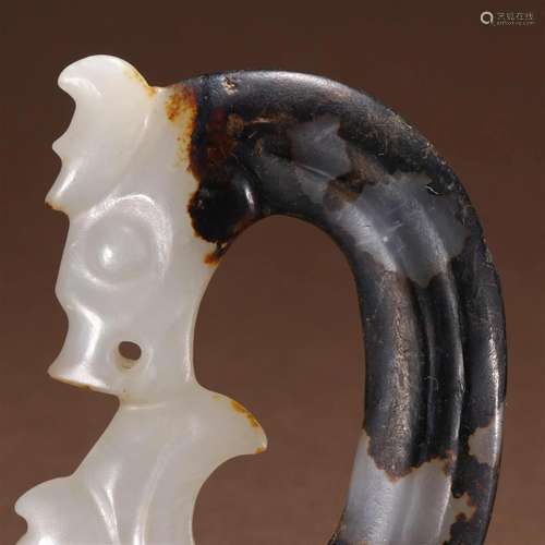 A Fine Hetian Jade Dragon Pendant