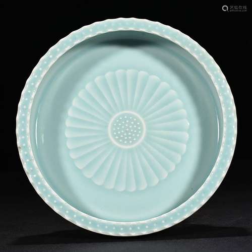 Q powder blue glaze lotus wash 6 x 18.5 cm