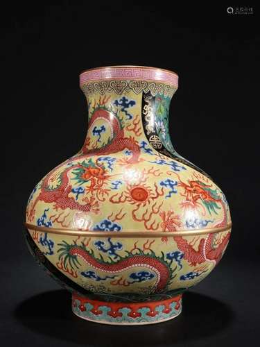 A Fine Famille-rose Dragon Pattern Vase