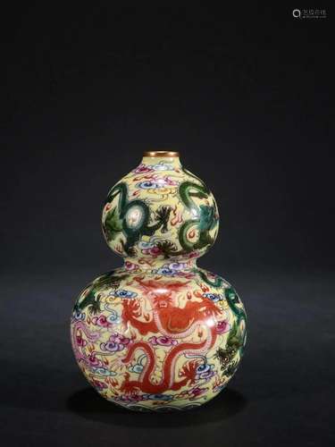 A Fine Famille-rose Dragon Pattern Gourd Vase