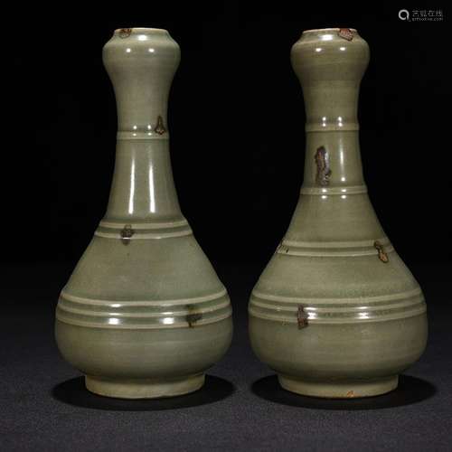 Longquan celadon plum green glaze point spot garlic bottle 1...