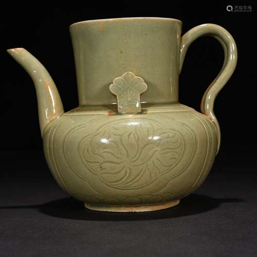 The five dynasties and the secret color the kiln carved ewer...