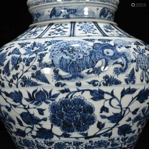 Blue and white tie up branch peony grains pitcher of 41 * 43...