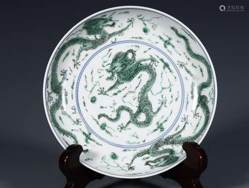 Green dragon tray.Size: 3.5 cm high, 16 cm in diameter.