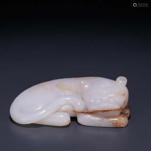 : hetian jade carving a tigerLength: 10.2 cm. Width: 5.8 cm....