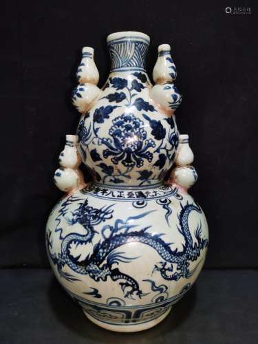 Blue and white dragon powers to eight years, hand-painted mu...