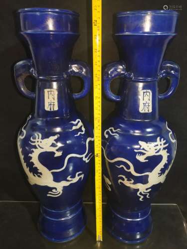 Nei, ji carved white dragon like ears a pair of blue glaze