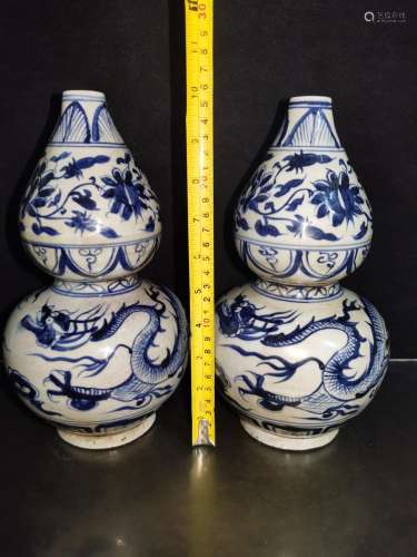Blue and white dragon bottle gourd, hand-painted a pair