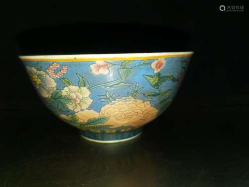 A pair of, hand-painted famille rose blooming flowers bowl