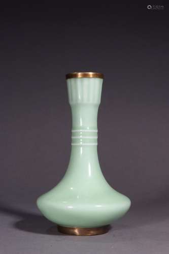 : all kiln gold bottleSize: 11 cm in diameter. 17.5 cm. Weig...