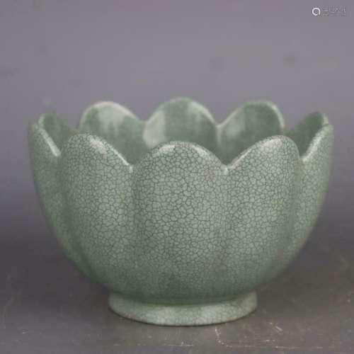 Chinese Song Ru Kiln Crackles Celadon Porcelain Lotus Shape ...