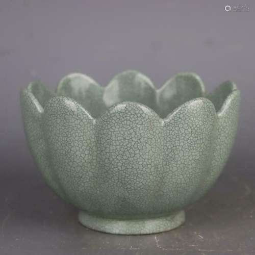 Chinese Song Ru Kiln Crackles Celadon Porcelain Lotus Shape ...