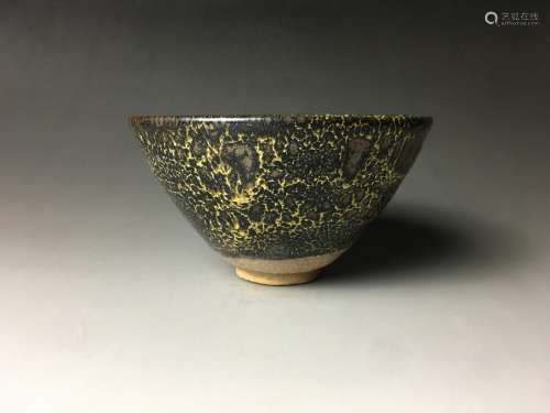 A fina Chinese Song porcelain Jian kiln yellow glaze teabowl