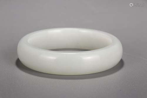 : hetian jade bracelet, tooInside diameter of 5.7 cm wide an...