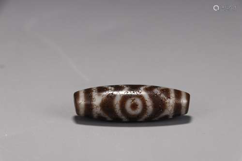 : agate beads in the second eye3.7 cm long, 1.2 cm in diamet...