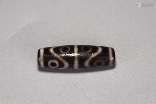 : agate bead eye day4.6 cm long, 1.45 cm in diameter, 15 gTh...