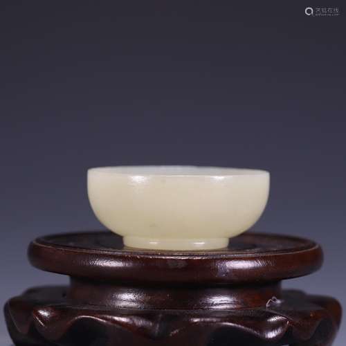 Hetian jade cup a, size: 6.0 * 2.5 cm, weighs 51.3 grams