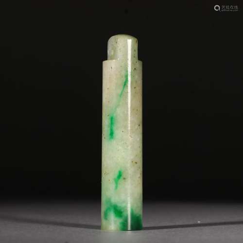 jade feathered pipeSize: 1.5 * 7.3 cm weighs 30 g.