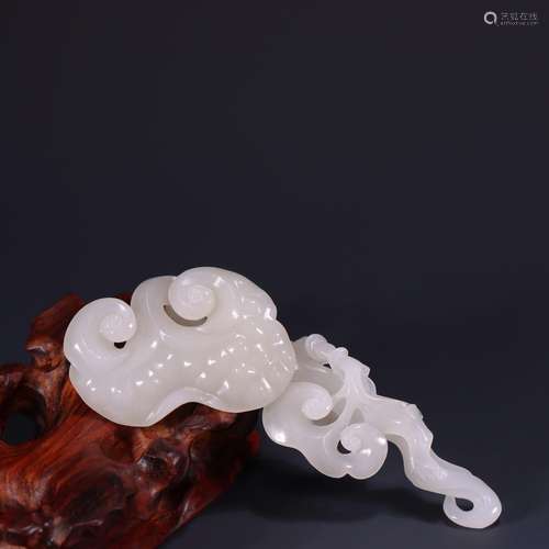 Hetian jade ruyi to pieces12.8 cm long, 4.4 cm wide, 2.7 cm ...