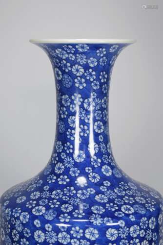 Blue and white pattern design37 cm high 17 cm in diameterBot...