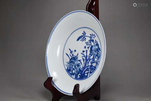 Blue and white flowers and stone plate5 cm in diameter 22 cm...