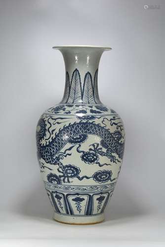 Big blue and white lotus flower dragon pattern of the reward...