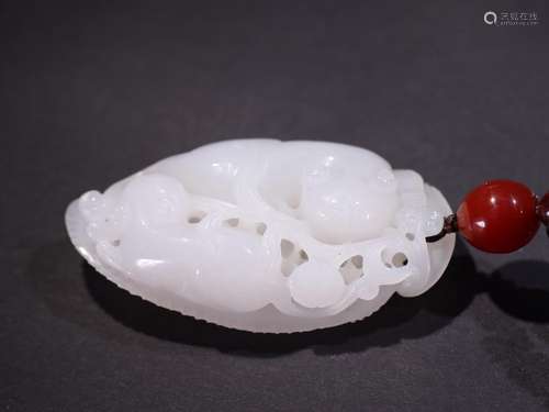 Xinjiang hetian jade son mother cat jade pieces.Specificatio...