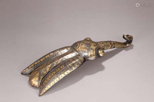 Copper foetus cicada belt hook of gold or silverSpecificatio...