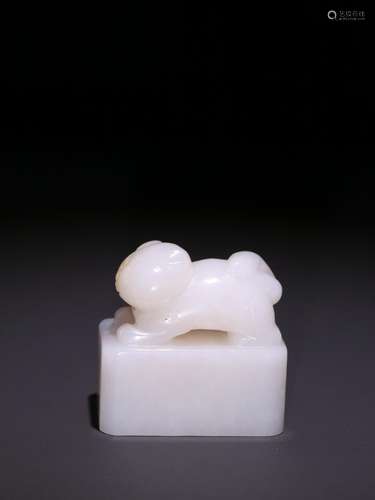 Hetian jade beast button seal.Specification: high 4 cm wide ...