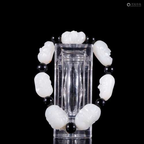 Hetian jade hand stringSpecification: bead diameter 1.4 X1.9...