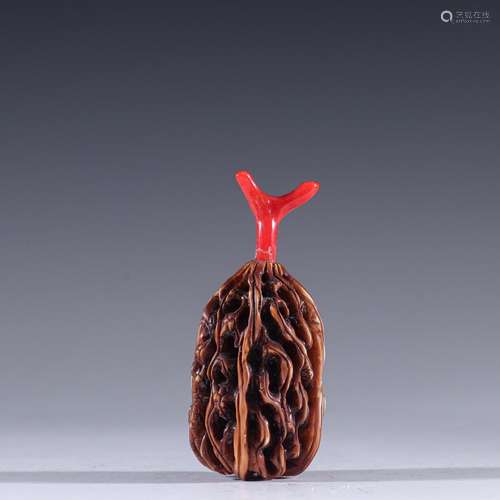 Old.chinese walnut snuff bottlesSize: 6 cm long and 2.8 cm h...