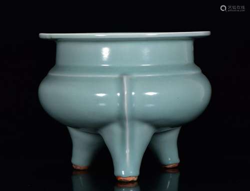 Longquan celadon censer 22 * 27 m