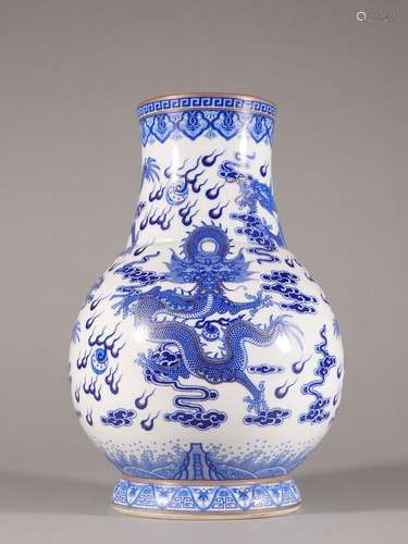 Blue and white paint auspicious dragon designSpecification: ...