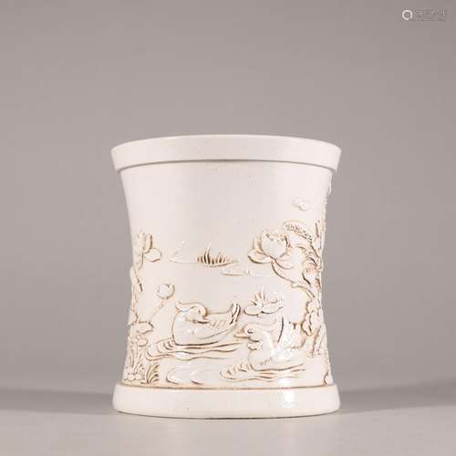 White porcelain lotus pond yang four pen containerSpecificat...