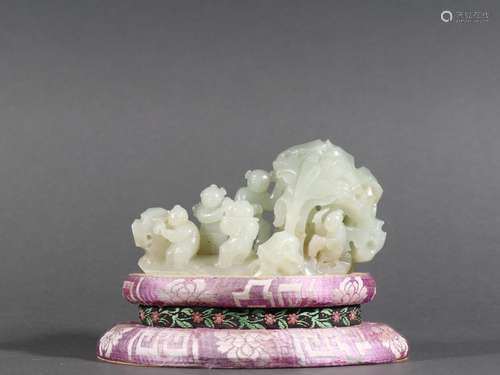 On the evening of xinjiang hetian jade the lad dashanzi furn...