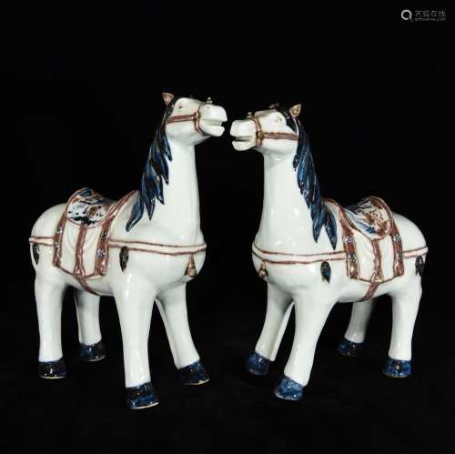 Blue and white kylin grain horse, 28 x 24 x 9,