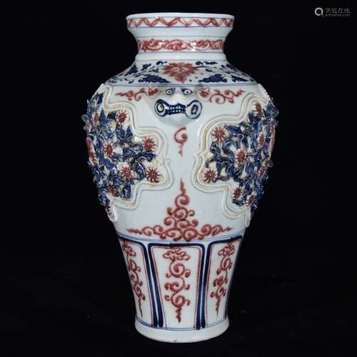 Blue and white youligong pinch flower vase with a painting o...