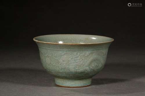 In the, longquan dark carved sea dragon bowlSize, 7.5 cm dia...