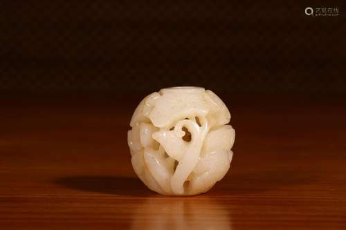 : liao style white jade beadsSize: 3.8 high 4 (cm) wide 53 (...