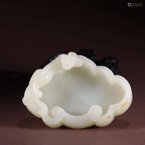 Hetian jade dragon writing brush washerHigh 8.9 cm long, 6.2...